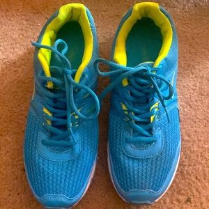 Women La Gear Air Flow Sneakers